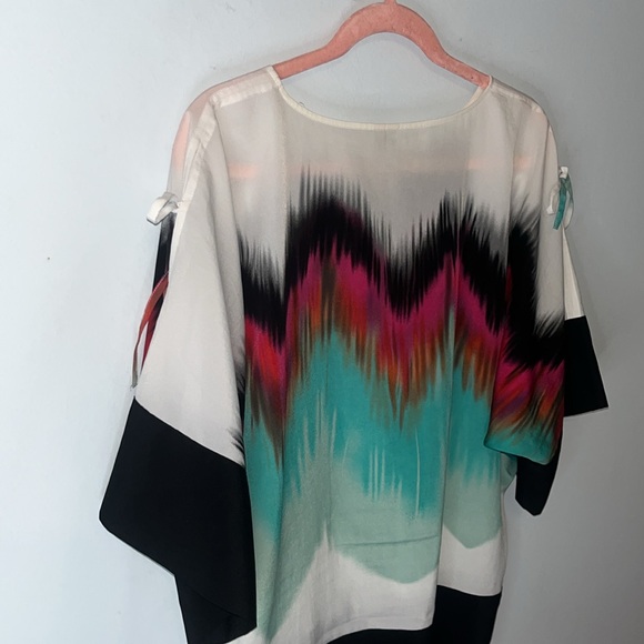 Madison Blouse Dolman Sleeves Cut Out Shoulder With Tie Gorgeous! Size Medium - Picture 8 of 11